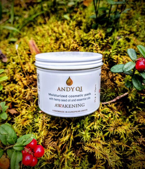 Andy Qi Awakening organic hempseed and essential oil hydrating pads with fresh mint leaves – invigorating natural skincare product photography
