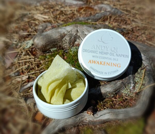 Awakening organic hemp seed oil wipes by ANDY QI — pre-moistened face and body wipes with selected essential oils for energizing refreshment.