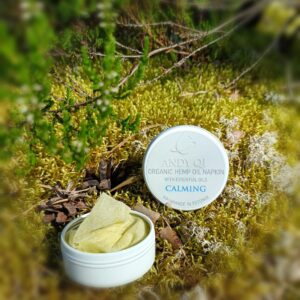 Calming organic hemp seed oil wipes for face and body by ANDY QI — pre-moistened vegan skincare wipes for daily use. Handmade in Estonia.