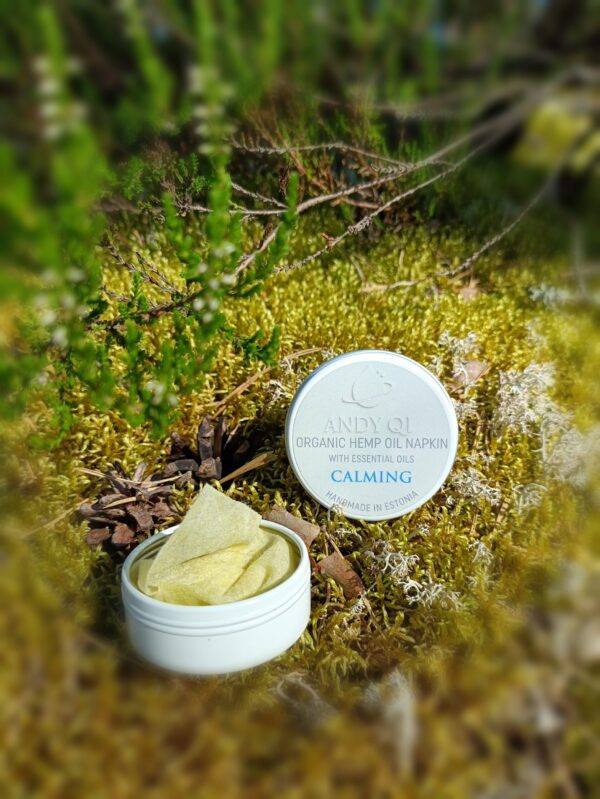 Calming organic hemp seed oil wipes for face and body by ANDY QI — pre-moistened vegan skincare wipes for daily use. Handmade in Estonia.
